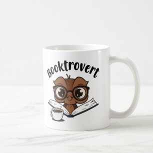Buchtroverte Eule mit Buch und Kaffee Kaffeetasse