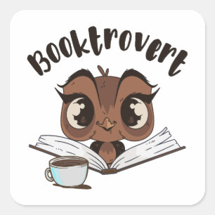 Buchtroverte Eule mit Buch und Kaffee Quadratischer Aufkleber