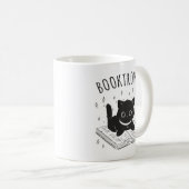 Buchtrovertekatze mit Buch und Sternen Kaffeetasse (VorderseiteRechts)