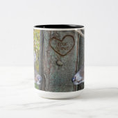 buck and do with heart on tree zweifarbige tasse (Mittel)