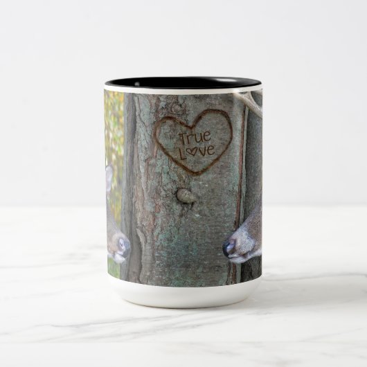 buck and do with heart on tree zweifarbige tasse (Mittel)
