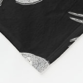 Buck auf Schwarz-weißem Schwanz Hirsch Fleecedecke (Ecke)