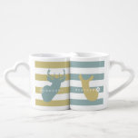 Buck   Dos Snowflakes Tasse Blau   Gelb<br><div class="desc">Liebhaber von Tasse mit Abbildungen von einem Buck und Doe mit Schneeflocken auf der Vorder-und Rückseite.  Das Farbschema ist blau und gelb.  Personalisieren mit Namen.</div>