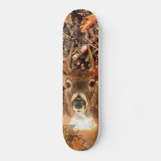 Buckeln in Herbst Camouflage Weiße Schwanz Hirsche Skateboard (Vorderseite)