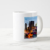 Buckingham-Brunnen am Abend Jumbo-Tasse (Vorderseite Rechts)