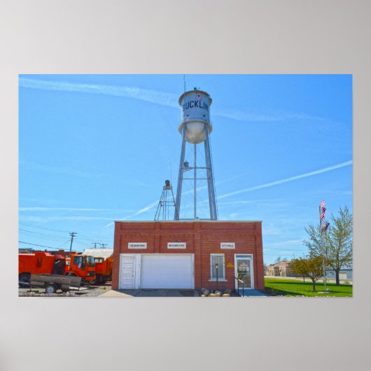Bucklin, Kansas, Rathaus und Wasserturm Poster (Vorne)