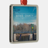 Bucks County. Silbernes Ornament (Rechts)