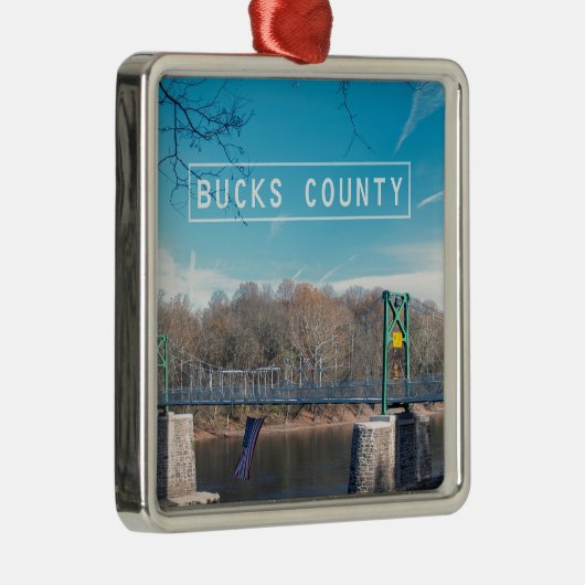 Bucks County. Silbernes Ornament (Rechts)