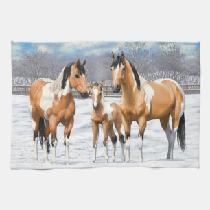 Buckskin Paint Horns in Snow Handtuch