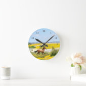 Buckskin Pferd, das im Feld der Blume läuft Runde Wanduhr (Zuhause)