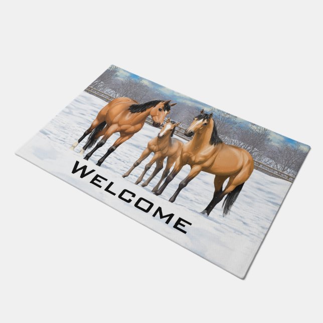 Buckskin Quarter Pferde im Schnee Fußmatte (Schrägansicht)