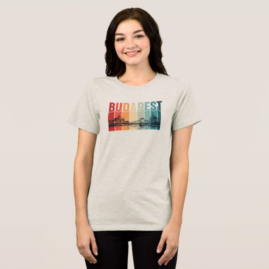 Budapest Text mit Skyline Tri-Blend Shirt (Vorderseite voll)