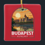 Budapest Ungarn Reisen Kunst Vintag Keramikornament<br><div class="desc">Budapester Retrovektor-Reisedesign im Stil eines Emblems. Budapest,  Ungarns Hauptstadt,  wird von der Donau geteilt. Die Kettenbrücke aus dem 19. Jahrhundert verbindet das hügelige Stadtviertel Buda mit dem flachen Pest.</div>