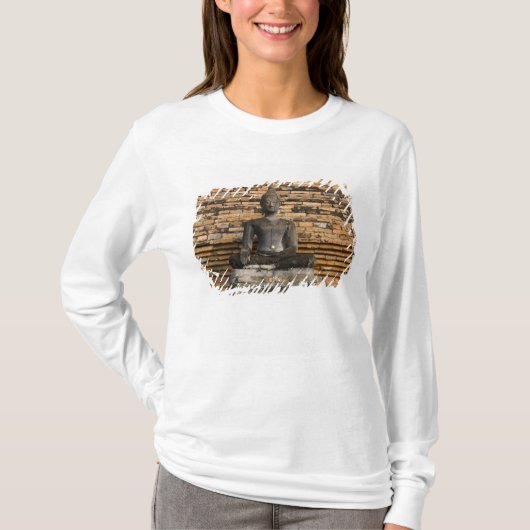 Buddha bei Wat Mahathat. T-Shirt (Vorderseite)