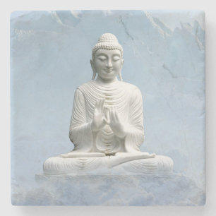 Buddha in den Bergen über den Wolken Steinuntersetzer