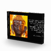 Buddha-Kopfstatue und Zitat Fotoblock (Rechts)