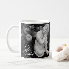 Buddha Trinke Atme Wiederhole – Schwarze Weiße Bes Kaffeetasse