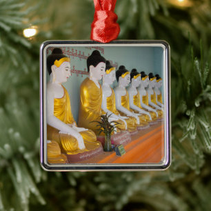 Buddhastatuen in Umin Thounzeh Ornament Aus Metall