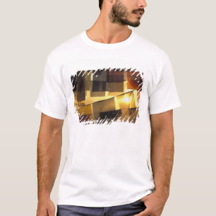 Buddhistische Gebetsfahnen im Sonnenuntergang, T-Shirt