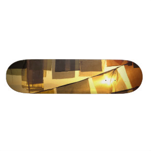 buddhistische Gebetsflaggen im Sonnenuntergang, Skateboard