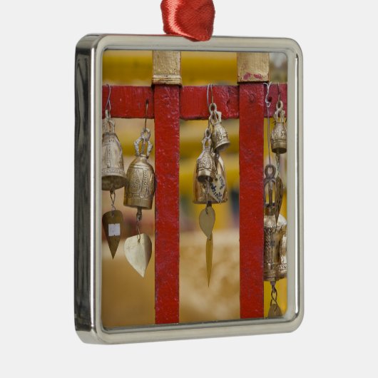 buddhistische Glocken am Doi Suthep-Tempel Ornament Aus Metall (Rechts)