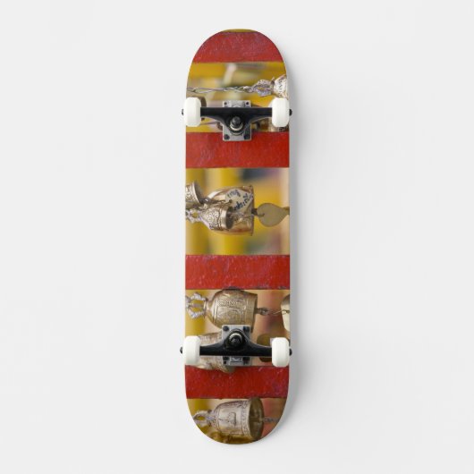 buddhistische Glocken am Doi Suthep-Tempel Skateboard (Vorderseite)