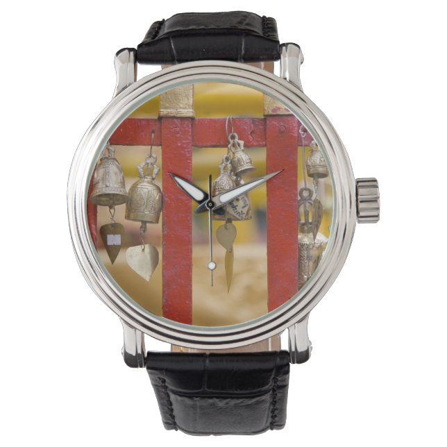 buddhistische Glocken im Doi-Suthep-Tempel Armbanduhr (Vorderseite)