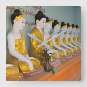 Buddhistische Statuen in Umin Thounzeh Quadratische Wanduhr