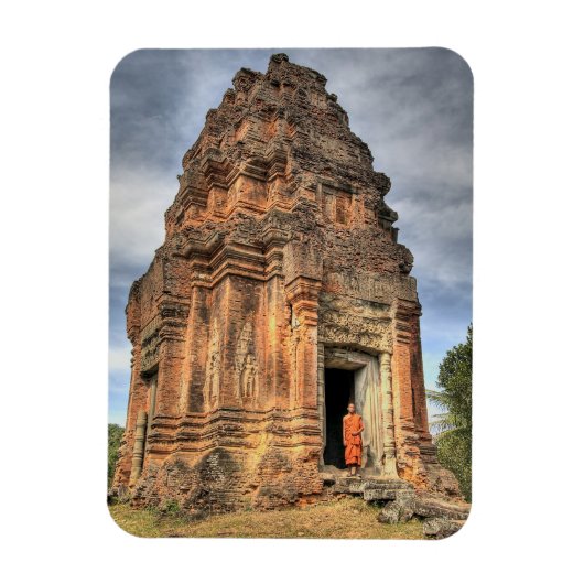Buddhistischer Mönch, der vor der Tür stehend ist Magnet (Vertikal)