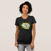 Buddhistisches grünes Blumenom T-Shirt (Vorne ganz)