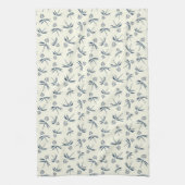 Budding Blue Branches auf Creme - nahtloses Muster Geschirrtuch (Vertikal)