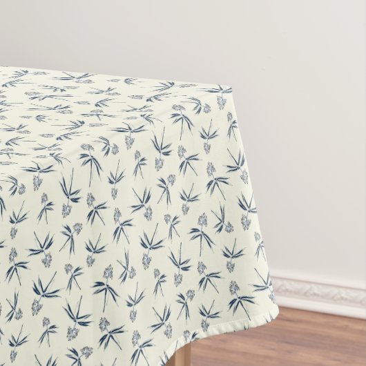 Budding Blue Branches auf Creme - nahtloses Muster Tischdecke (Beispiel)