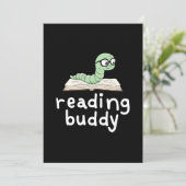 Buddy Niedlich Bookworm mit Buch lesen Einladung (Stehend Vorderseite)