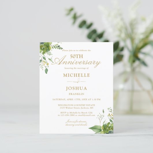 Budget 50 Jubiläum Greenery Monogram Einladung (Stehend Vorderseite)