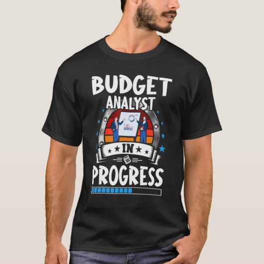Budget Analyst In Progress Trainee Student T-Shirt (Vorderseite)