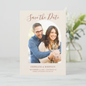 Budget Arch Foto Wedding Monogram Save the Date Ankündigung (Stehend Vorderseite)