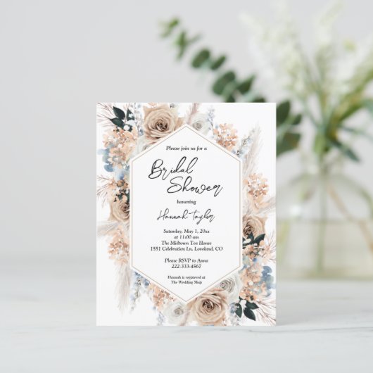 Budget Blue Champagne Floral Brautparty Einladung (Stehend Vorderseite)