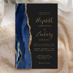 Budget Blue Gold Agate Dark Wedding Einladung<br><div class="desc">Die links Kulisse dieser eleganten,  modernen Hochzeitseinladung besticht durch eine marineblau-blaue Aquarellgrenze mit vergoldetem Imitat-Glitzer. Der anpassbare Text kombiniert goldfarbene Handschrift,  Copperplate und kursiv Schriftart auf einem schwarzen Hintergrund. Auf der Rückseite ist ein passendes marineblau-goldfarbenes Design zu sehen.</div>