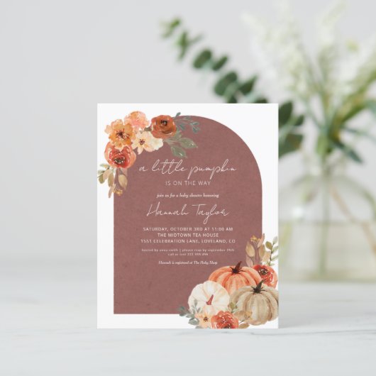 Budget Boho Fall Babydusche Kleine Pumpkin Einladu (Stehend Vorderseite)
