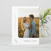 Budget Boho Minimalistisch Monogram Wedding Einladung (Stehend Vorderseite)