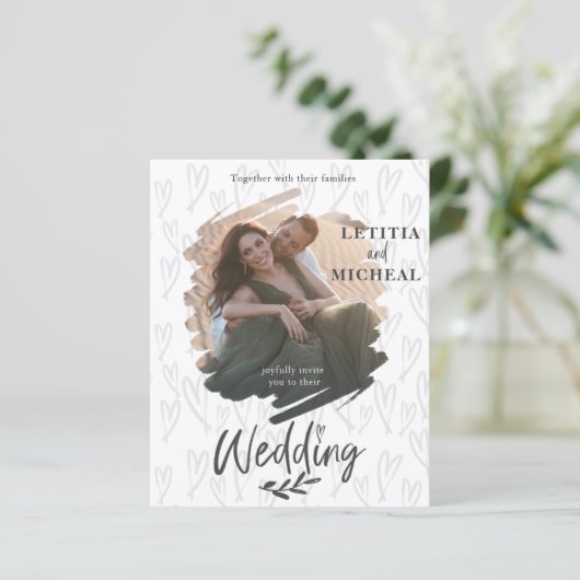 Budget Brush Stroke Foto Einladung Hochzeit (Stehend Vorderseite)