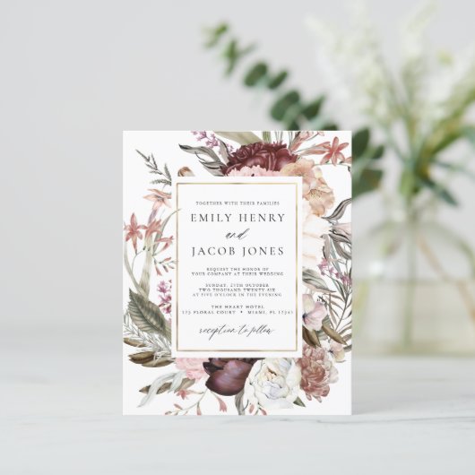 Budget Burgundy Boho Floral Wedding Einladung (Stehend Vorderseite)