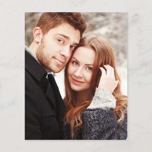 Budget Burgundy Greenery Wedding Foto Einladung (Rückseite)