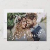 Budget Calligraphy Just Married Wedding Foto Ankündigung (Vorderseite)