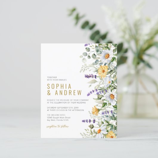 Budget Chamomile & Eukalyptus Wedding Einladung (Stehend Vorderseite)