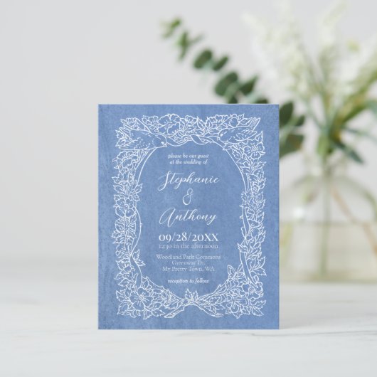 Budget Cornflower Blue Floral Wedding Einladung (Stehend Vorderseite)