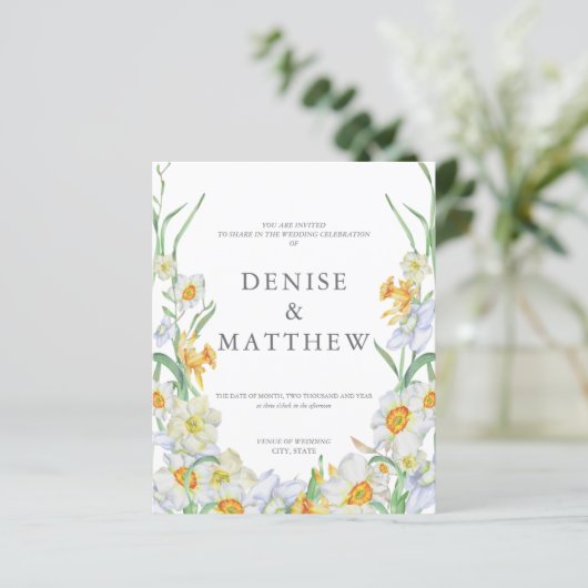 Budget Daffodien Hochzeit Einladung mit Basil Back (Stehend Vorderseite)