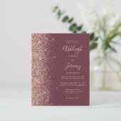 Budget Dark Burgundy Rose Gold Wedding Einladung (Stehend Vorderseite)