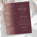 Budget Dark Burgundy Rose Gold Wedding Einladung<br><div class="desc">Die links Kulisse dieser eleganten,  modernen Hochzeitseinladung besticht durch eine Rose Gold Imitat Glitzer-Grenze. Der anpassbare Text kombiniert eine handgeschriebene Handschrift mit blasser Rose in goldfarbenem Farbton,  Kupferplatte und kursiven Schriftart auf dunkelbordeauxfarbenem Hintergrund. Auf der Rückseite ist ein dunkles Bordeaux- und Rose-Gold-Design.</div>