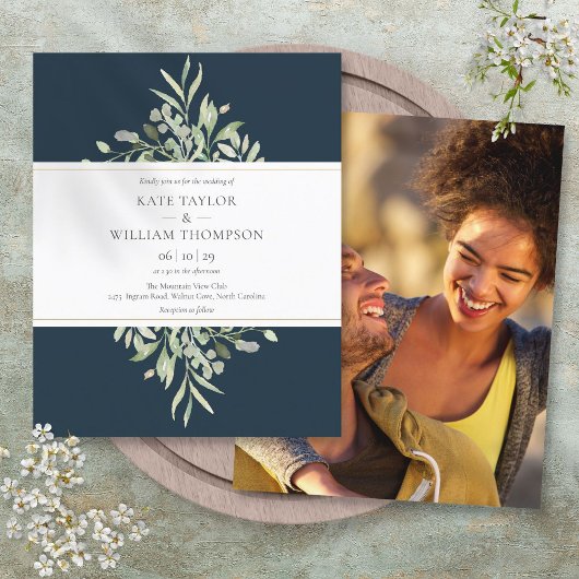 Budget Deep Sea Blue Greenery Hochzeitssemble Foto